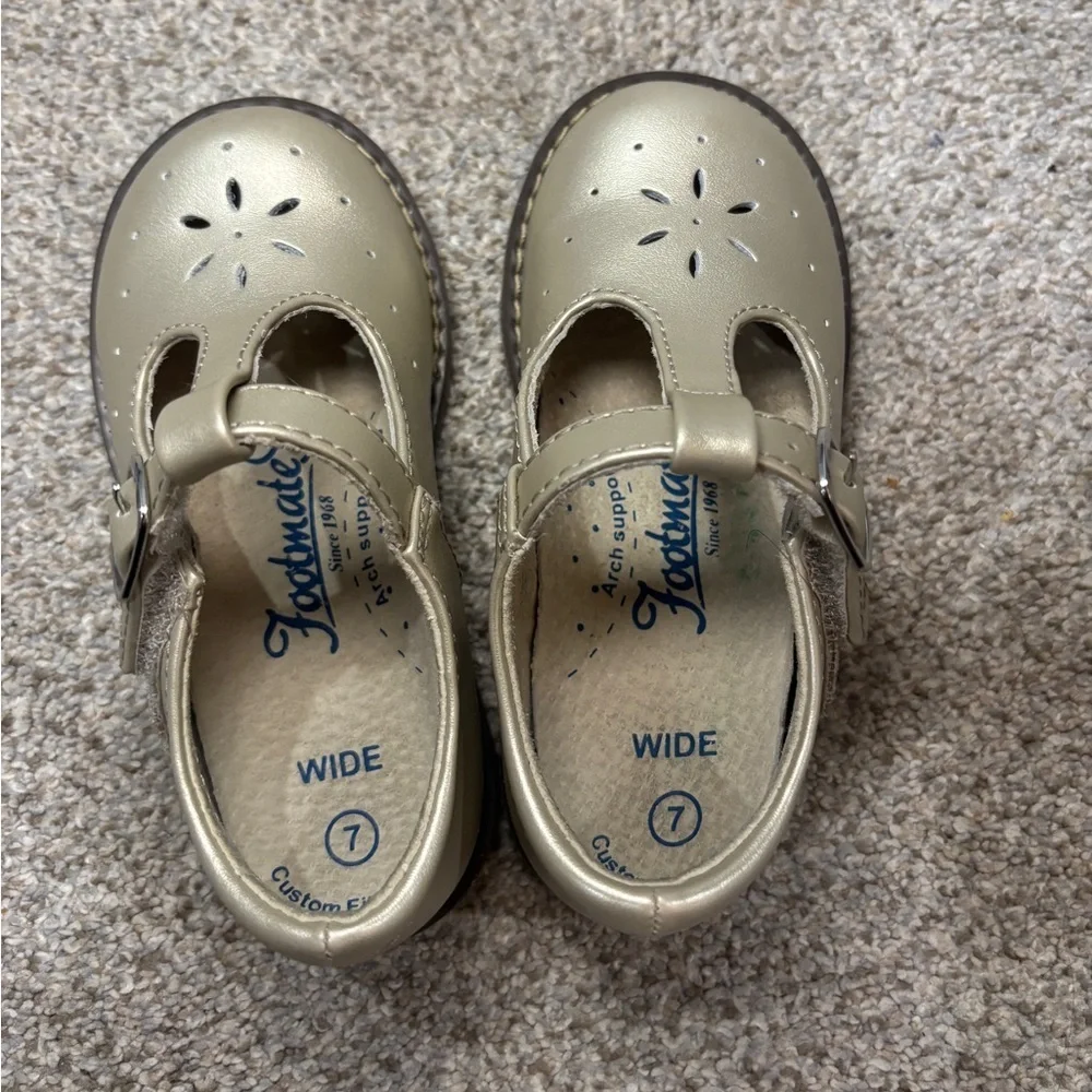 NWOT Footmates Sherry Velcro Mary Jane Shoes Toddler Girl  Gold Flats 7 Wide